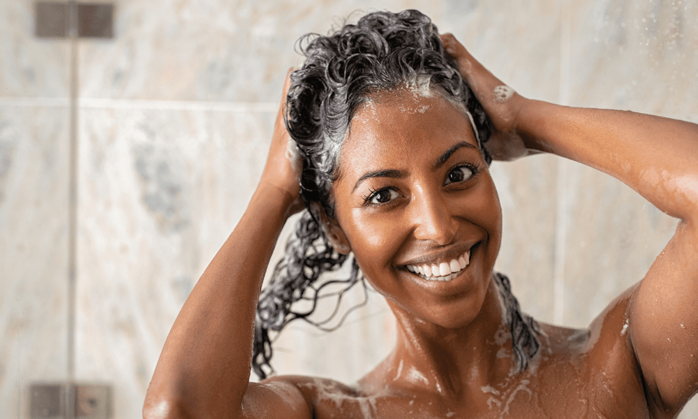 Hvorfor og hvornår skal man bruge en hårvækststimulerende shampoo?